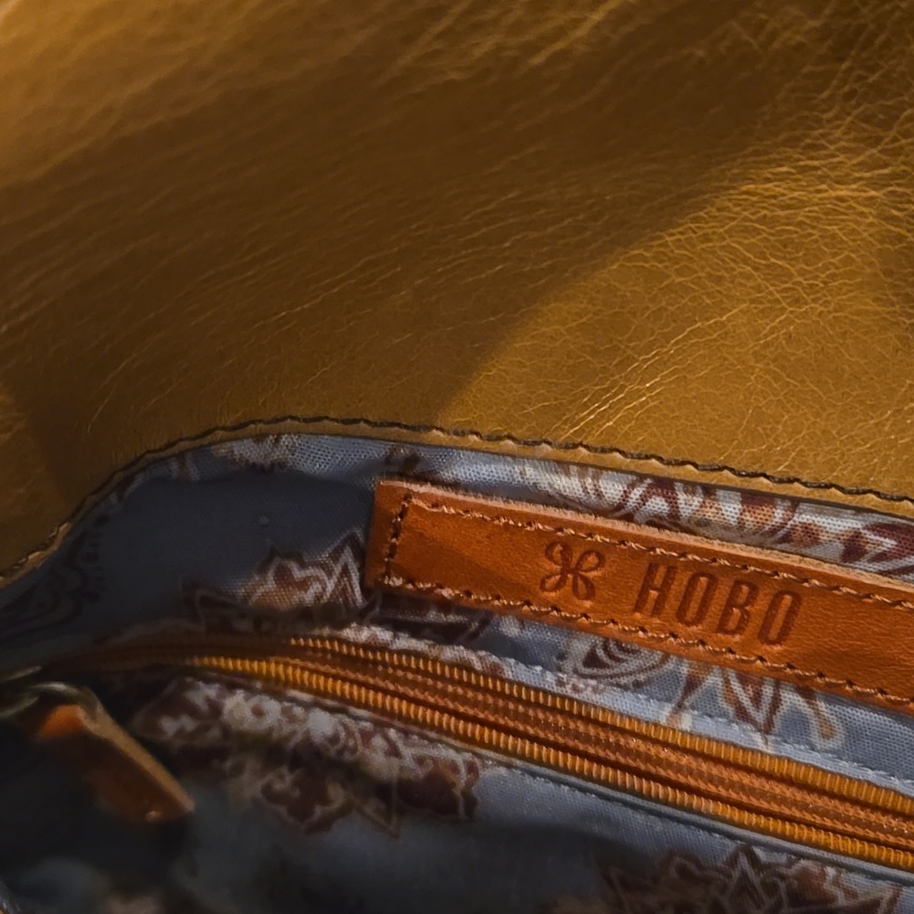 NEW!!! Hobo Gold Leather Crossbody Bag - Picture 5 of 11